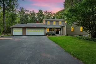 198 Meadow Wood Dr, Holden, MA 01520 - Photo 1