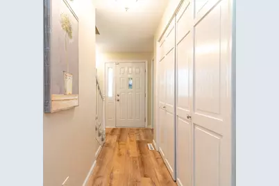 7 Bunker Cir, East Longmeadow, MA 01108 - Photo 3