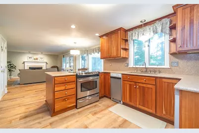 7 Bunker Cir, East Longmeadow, MA 01108 - Photo 7