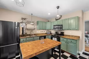 16 Budleigh Ave, Beverly, MA 01915 - Photo 13