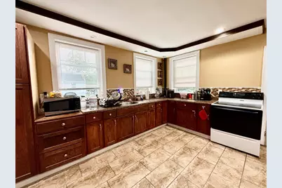 54 Ridgewood Pl, Springfield, MA 01105 - Photo 7