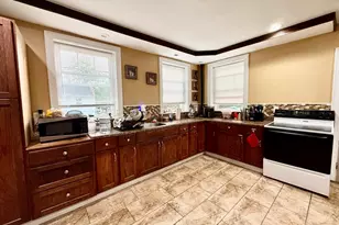 54 Ridgewood Pl, Springfield, MA 01105 - Photo 7