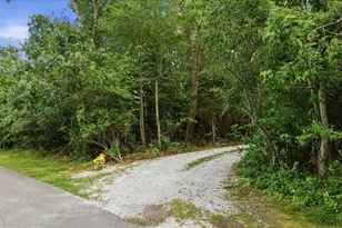 1746E Drift Rd, Westport, MA 02790 - Photo 13