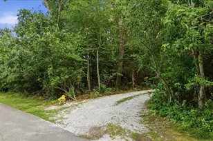 1746E Drift Rd, Westport, MA 02790 - Photo 13