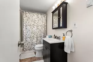 8 Saunders St, Salem, MA 01970 - Photo 17