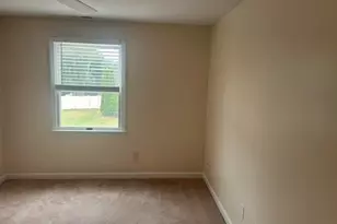 28 Farragut St, Lowell, MA 01854 - Photo 11