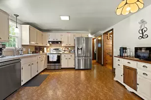 258 Warren St W, Raynham, MA 02767 - Photo 9