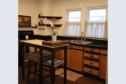 14 Castle St, Springfield, MA 01118 - Photo 5