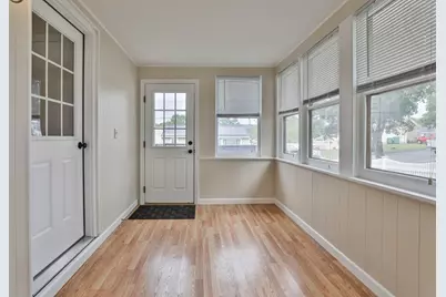 17 Robinson St, Fitchburg, MA 01420 - Photo 5