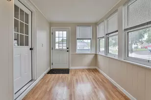 17 Robinson St, Fitchburg, MA 01420 - Photo 5