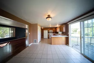 8 Conner Ct, Attleboro, MA 02703 - Photo 5