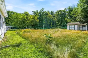 8 Richardson Cir, Easthampton, MA 01027 - Photo 11