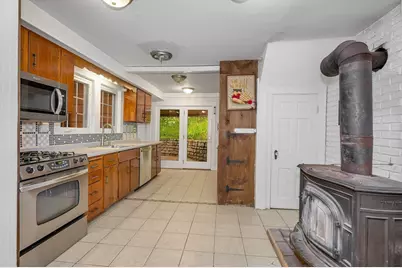 160 Forest St, Melrose, MA 02176 - Photo 11