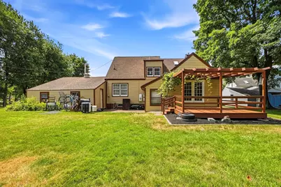 284 Village St, Medway, MA 02053 - Photo 7