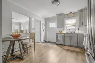 381 Wood St, Bristol, RI 02809 - Photo 11