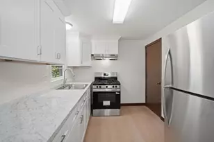 74 Leatherleaf Dr, Springfield, MA 01109 - Photo 5