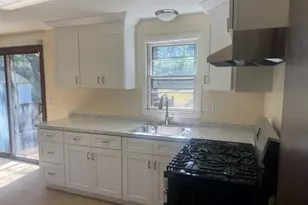 74 Leatherleaf Dr, Springfield, MA 01109 - Photo 3