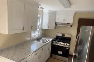 74 Leatherleaf Dr, Springfield, MA 01109 - Photo 3