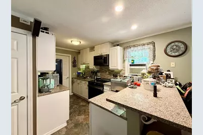66 Barrison St, Springfield, MA 01109 - Photo 3