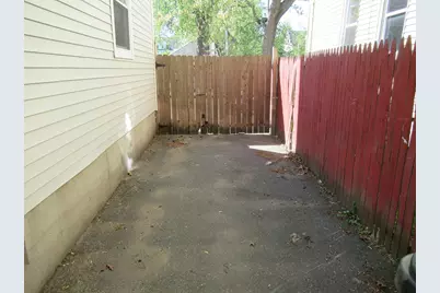 128 Woodmont St, Springfield, MA 01104 - Photo 5