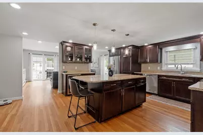 105 Whitman Ave, Melrose, MA 02176 - Photo 3