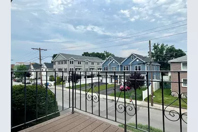 79 Central St #5, Waltham, MA 02453 - Photo 5