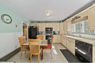 17 Perry Ave, Lynnfield, MA 01940 - Photo 9