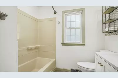 128 W Canton Cir, Springfield, MA 01104 - Photo 9