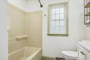 128 W Canton Cir, Springfield, MA 01104 - Photo 9
