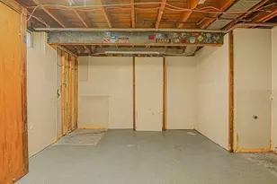 128 W Canton Cir, Springfield, MA 01104 - Photo 27