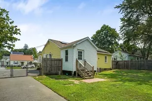 128 W Canton Cir, Springfield, MA 01104 - Photo 37