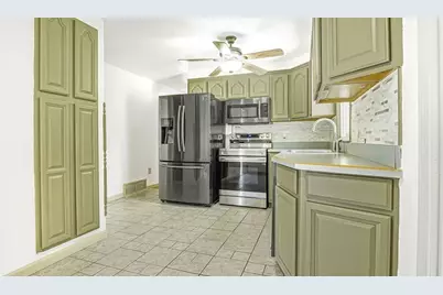 128 W Canton Cir, Springfield, MA 01104 - Photo 5