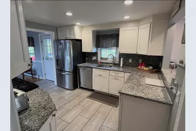 16 Mount View Ave, Auburn, MA 01501 - Photo 5