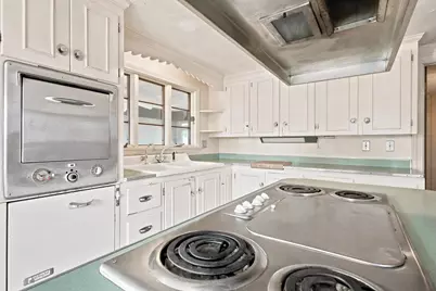 21 North Shore Ave, Danvers, MA 01923 - Photo 9