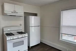 77 Agawam St, Lowell, MA 01852 - Photo 5
