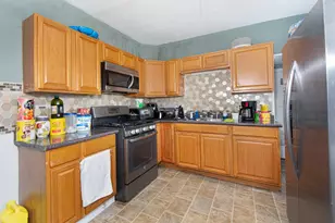 7 Clarence St, Worcester, MA 01610 - Photo 13