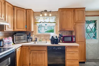 75 Knollwood St, Springfield, MA 01104 - Photo 9