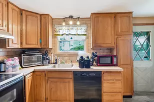 75 Knollwood St, Springfield, MA 01104 - Photo 9