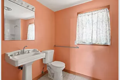 62 Bennett St S, Gloucester, MA 01930 - Photo 13