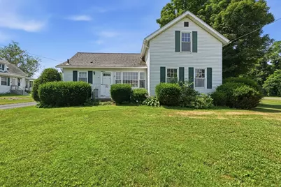 71 Chestnut St, Hatfield, MA 01038 - Photo 1