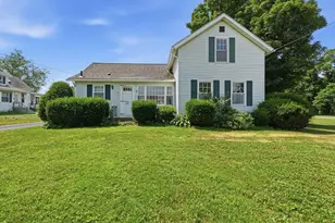 71 Chestnut St, Hatfield, MA 01038 - Photo 1