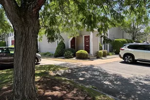 220 Nassau Dr, Springfield, MA 01129 - Photo 1