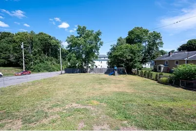 352 Daniels St, Fitchburg, MA 01420 - Photo 3