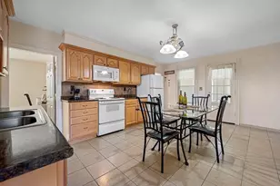 352 Daniels St, Fitchburg, MA 01420 - Photo 5