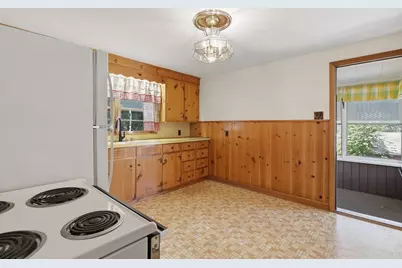 85 Bunker Hill Ave, Lowell, MA 01850 - Photo 5