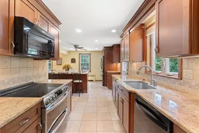 23 Meadow Brook Rd, Raynham, MA 02767 - Photo 9