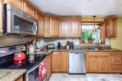 520 Jackson St, Methuen, MA 01844 - Photo 9