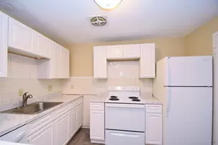 1105 Lexington St, Waltham, MA 02452 - Photo 5