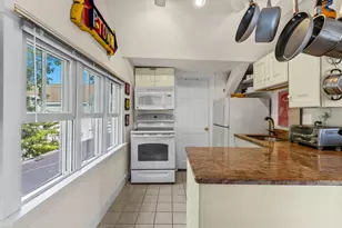 15 Cottage St, Provincetown, MA 02657 - Photo 7