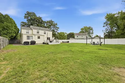 108 Fenway Dr, Springfield, MA 01109 - Photo 5